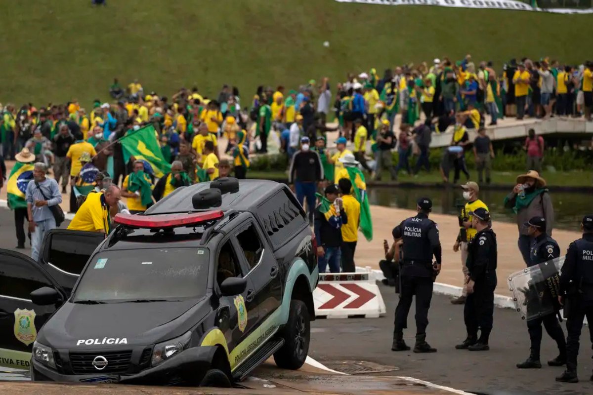 Moraes autoriza prisão domiciliar para ao menos 18 réus do 8 de janeiro