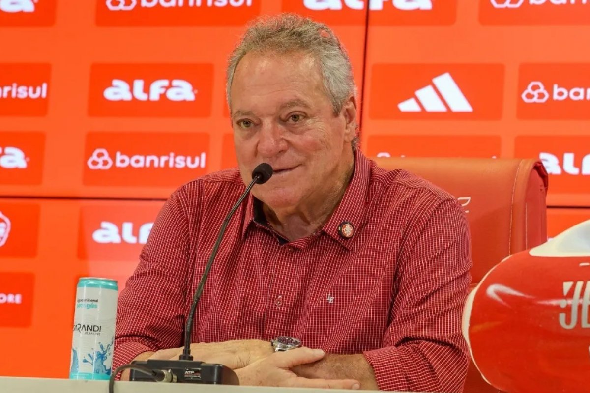 Grupo LGBT aciona Abel Braga na Justiça e pede R$ 5 milhões por fala homofóbica