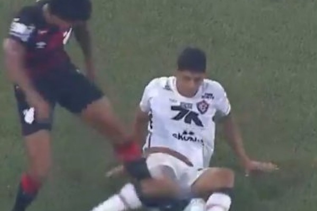 Vitória protocola reclamação formal à CBF contra lances polêmicos em derrota para o Athletico-PR