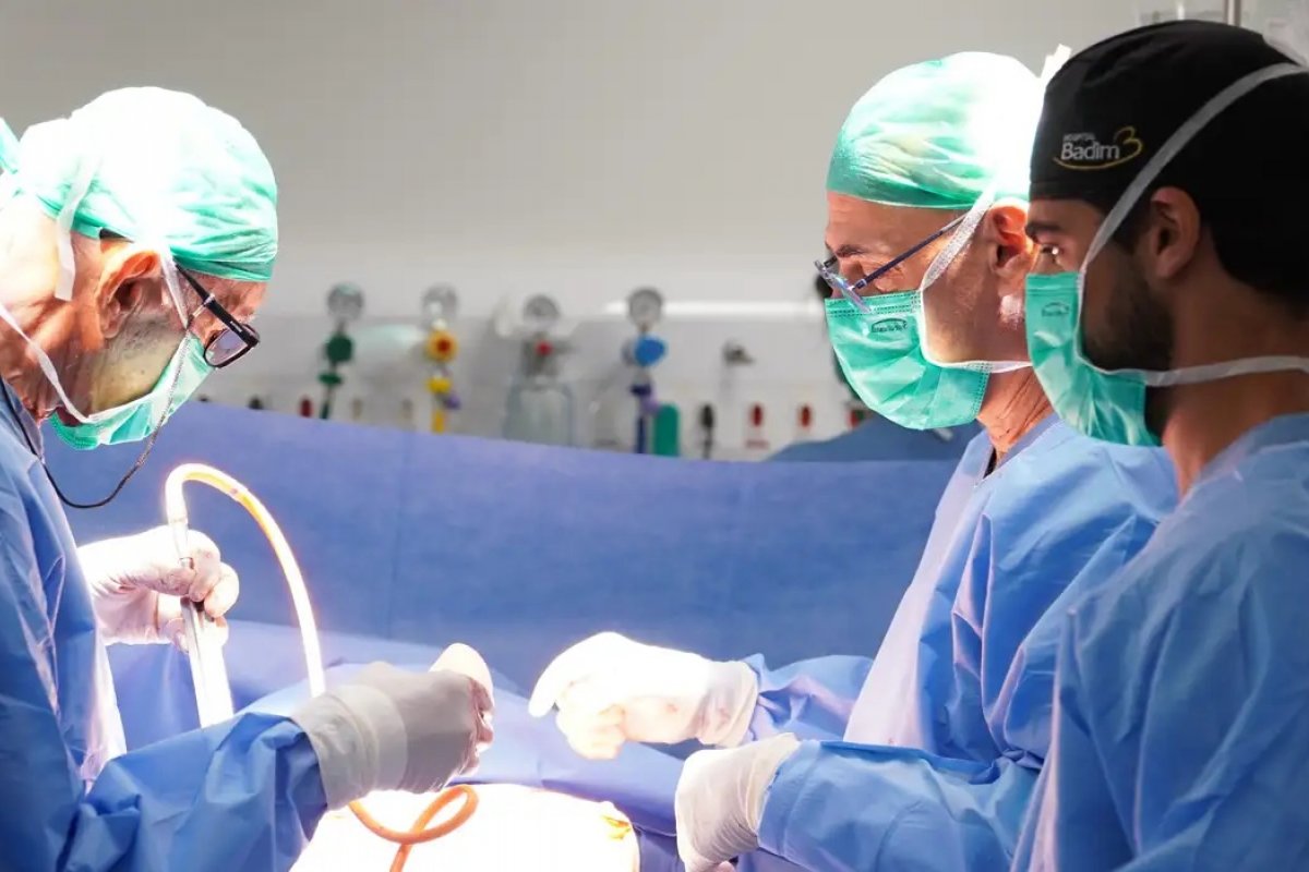 Projeto que visa piso de R$ 13,6 mil para médicos e dentistas avança no Senado