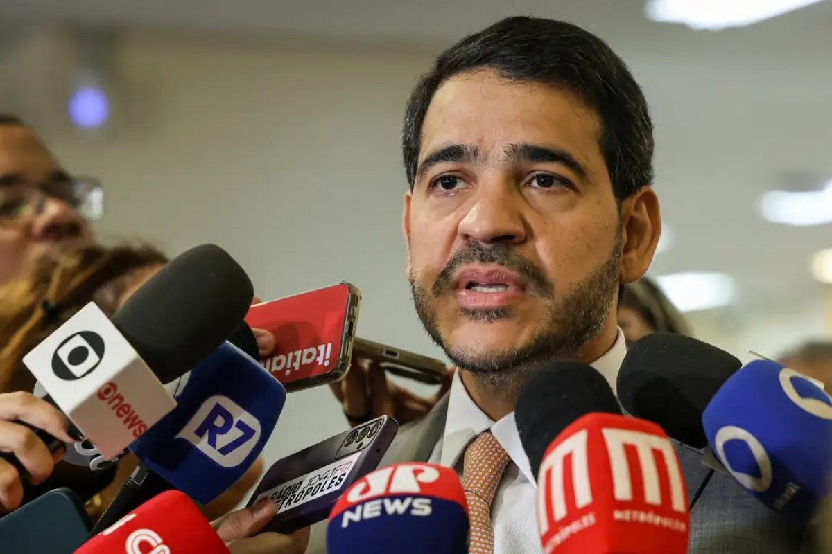 Jorge Messias entra em jejum espiritual antes de sabatina no Senado, diz colunista