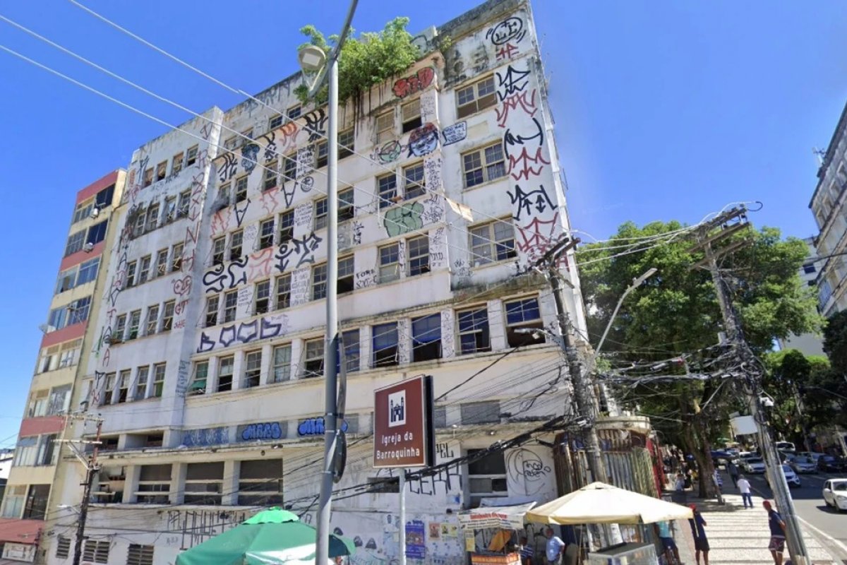 Antigo prédio da Embasa na Av. Sete de Setembro será leiloado