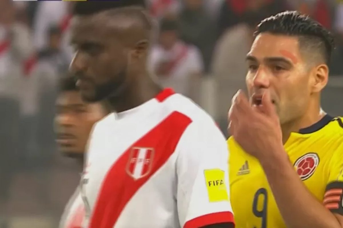 Fifa aprova expulsão para jogador que cobrir a boca durante situação de confronto