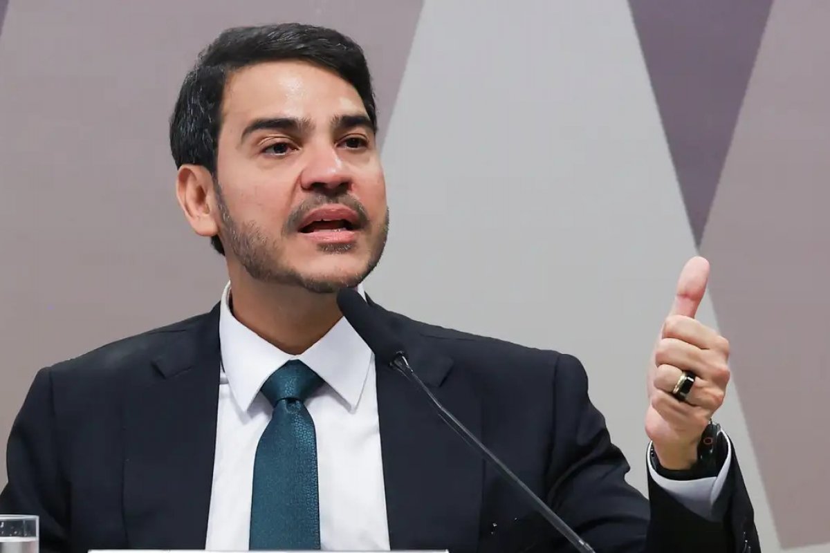 Lula avalia nomear Jorge Messias ao Ministério da Justiça após rejeição no Senado