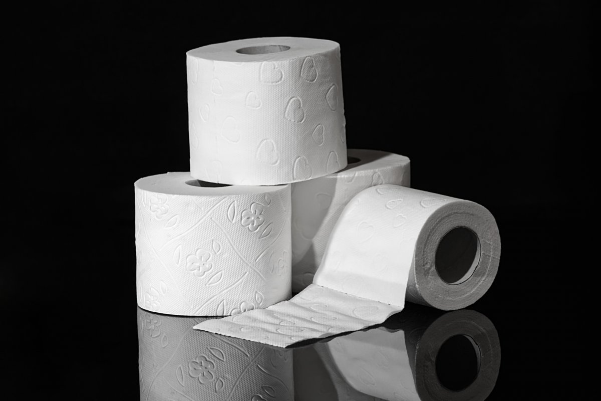 Lenço umedecido é melhor que papel higiênico? Veja o que médicos dizem
