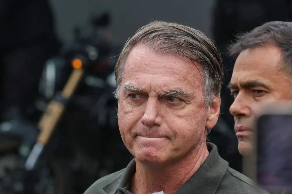 Cirurgia de Jair Bolsonaro é concluída sem intercorrências em hospital de Brasília