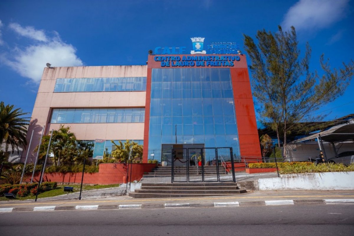 Prefeitura de Lauro de Freitas anuncia aumento de 10% no salário de servidores municipais