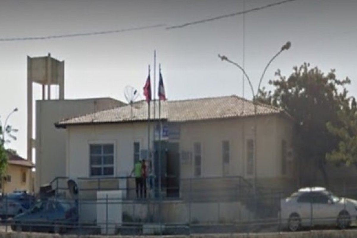 Após se envolver em acidente de trânsito, homem morre dentro de cela em delegacia de Guanambi