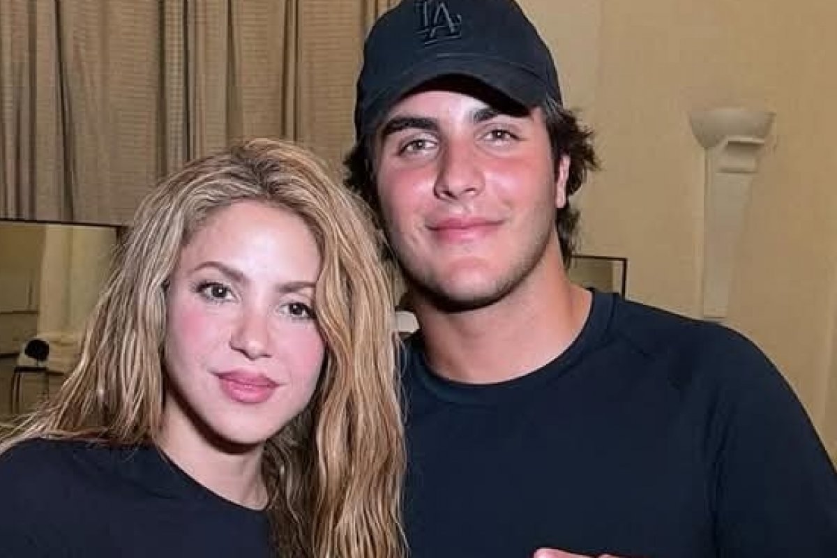 Marcelo Sangalo posa ao lado de Shakira e Caetano Veloso no Rio de Janeiro! 