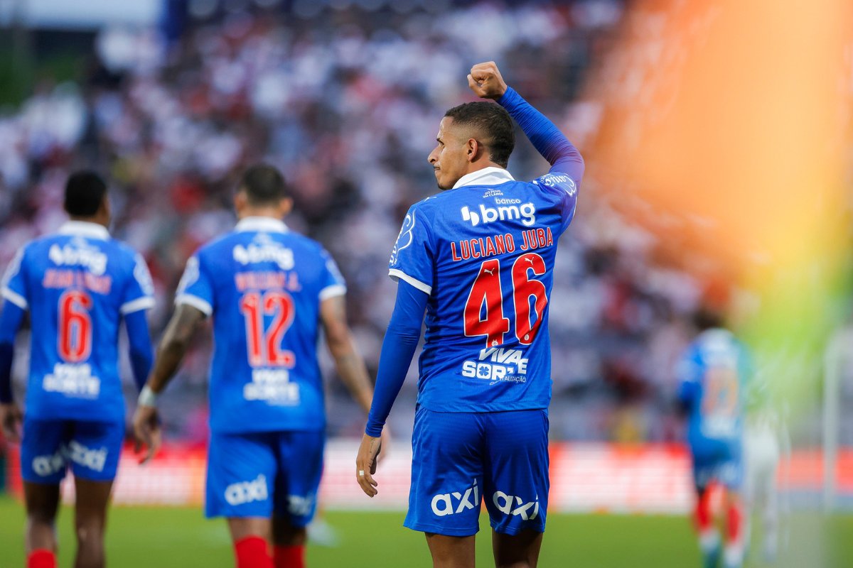 Luciano Juba iguala marca de 2025 e assume artilharia do Bahia na Série A