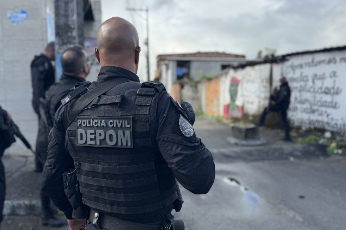 Armas e munições são apreendidas após fuga de suspeitos em Salvador
