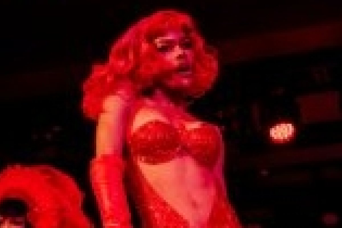 Teyana Taylor veste Calvin Klein Collection sob medida no The Dirty Rose!