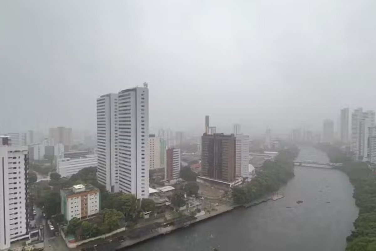 Norte e Nordeste voltam a ter chuvas fortes nesta terça; Sul irá apresentar calor fora de época, aponta Climatempo