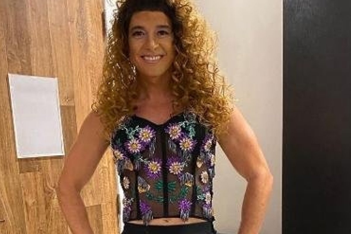 Rodrigo Faro aparece fantasiado de Anitta