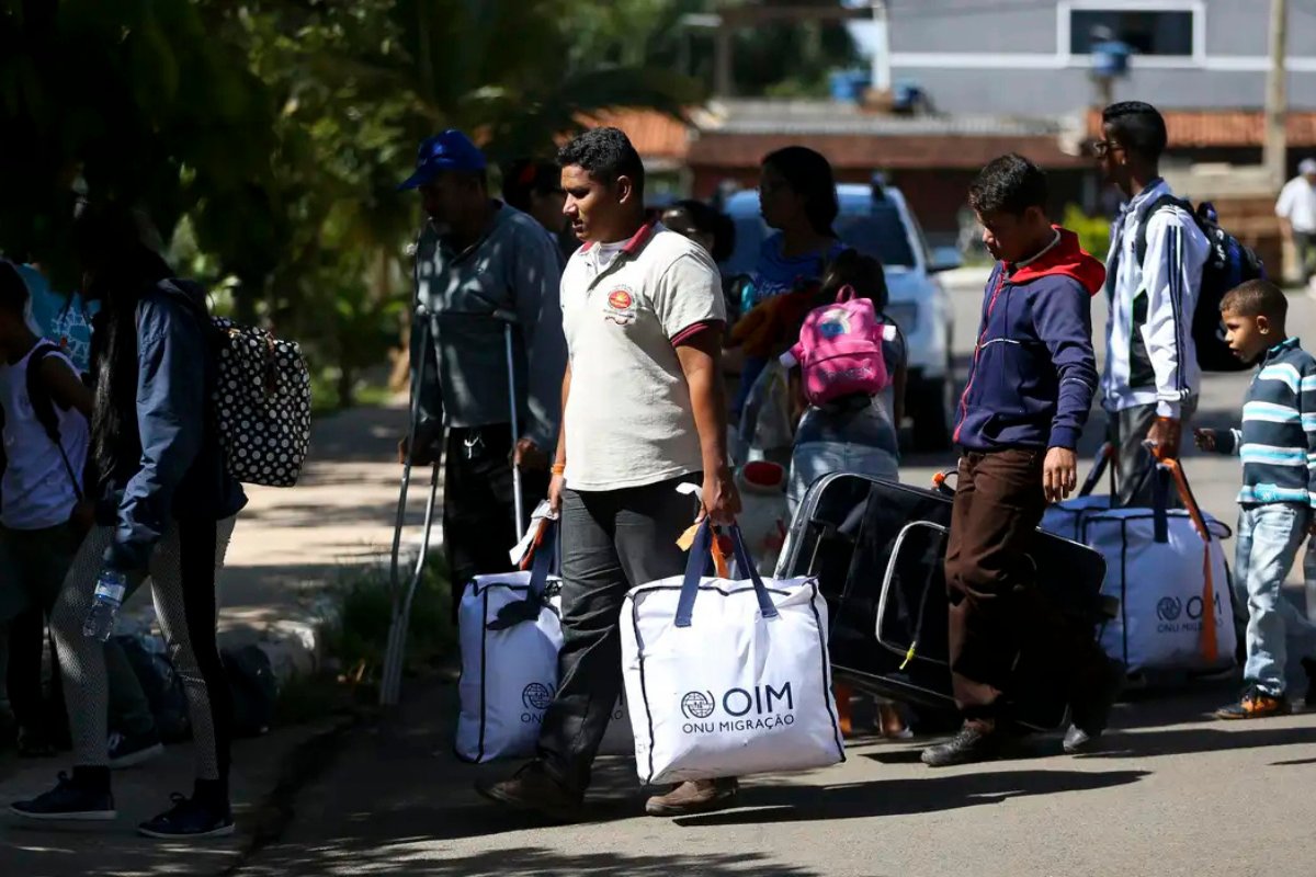 Brasil tem mais de 2 milhões de migrantes e refugiados, 415 mil deles com emprego formal, mostra relatório
