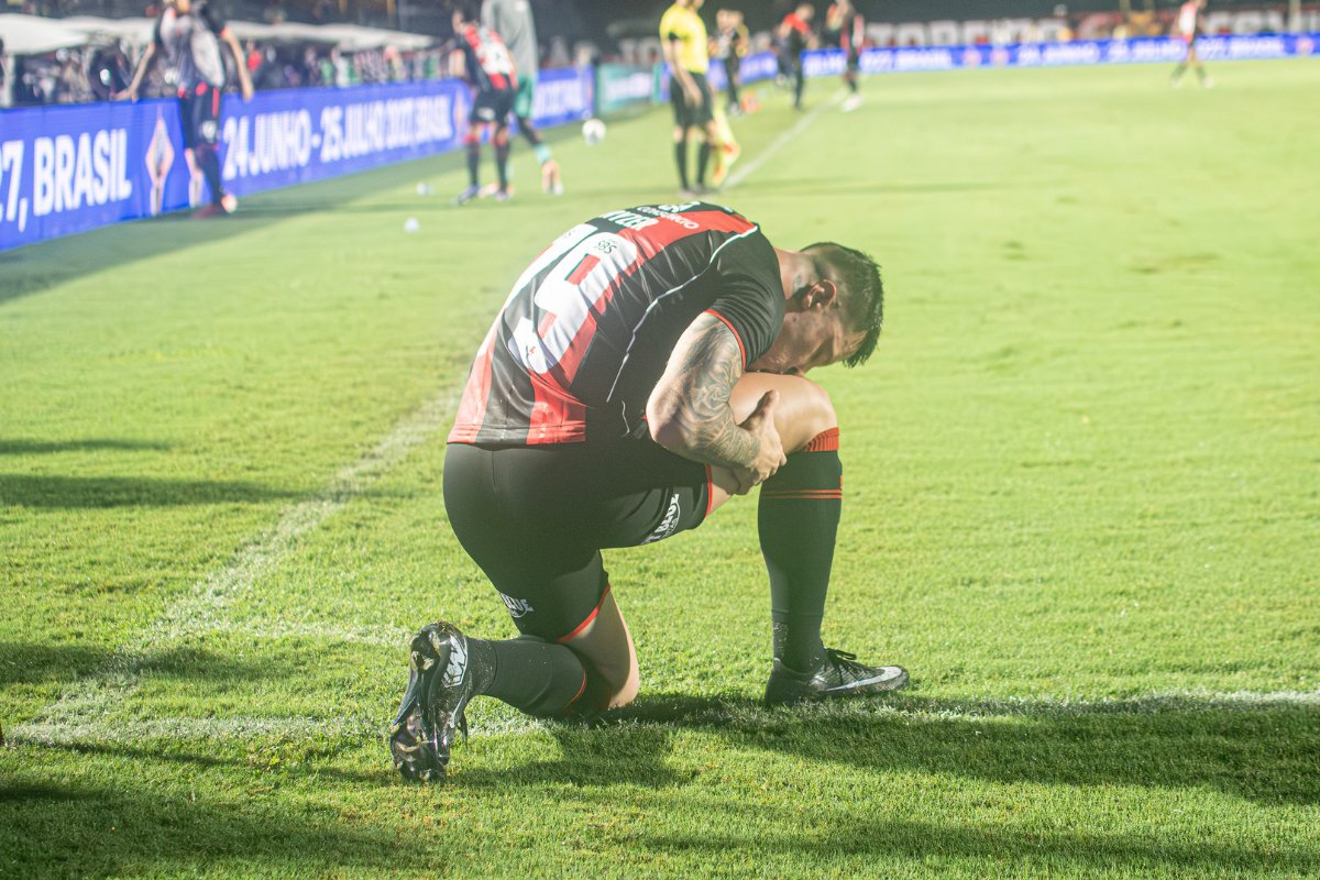 Vitória quebra tabu contra o Ceará e avança à semifinal da Copa do Nordeste
