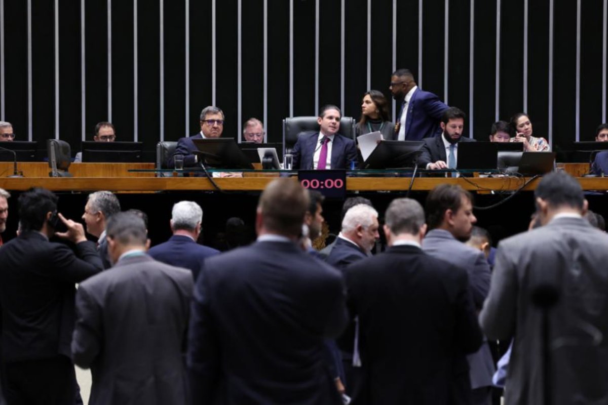Câmara aprova projeto que aumenta penas para estupro e exploração sexual infantil