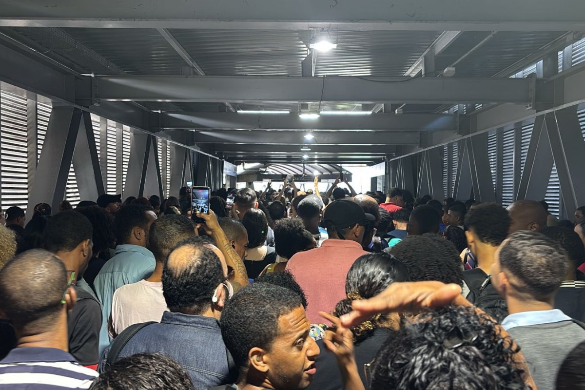 Vídeo: Passageiros enfrentam pontos lotados e sofrem com mobilização dos rodoviários em Salvador