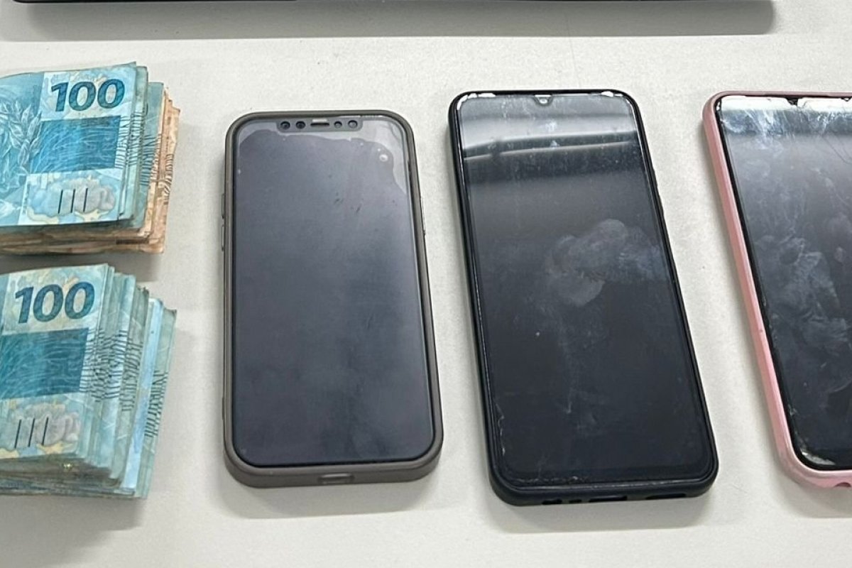 Cinco pessoas são presas investigadas por participação em grupo criminoso