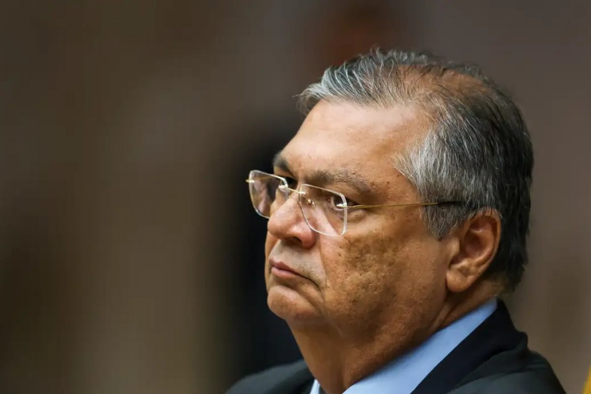 Dino pede vista e STF suspende julgamento sobre royalties do petróleo