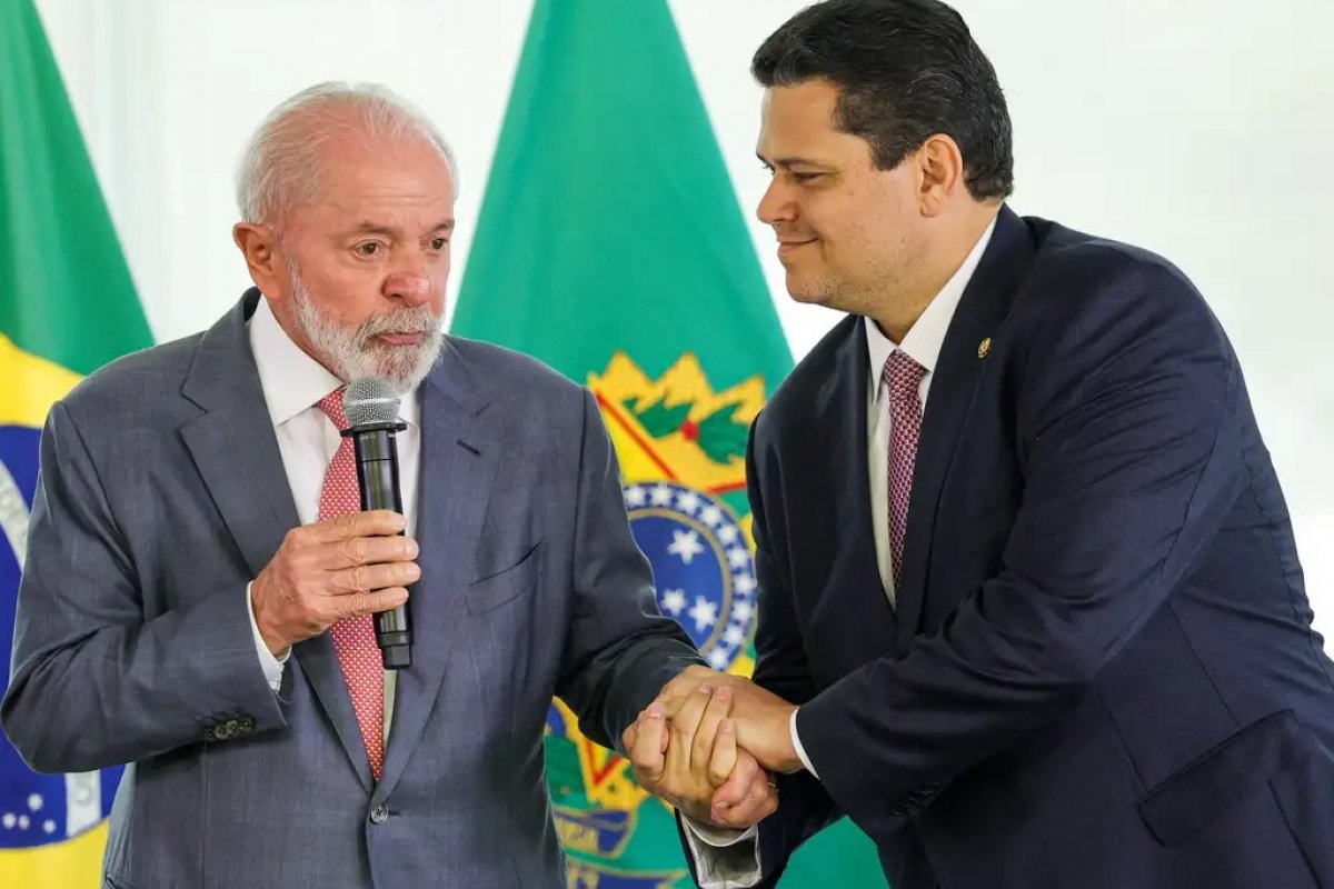  Alcolumbre pede agenda com Lula para restabelecer relação após derrota de Messias