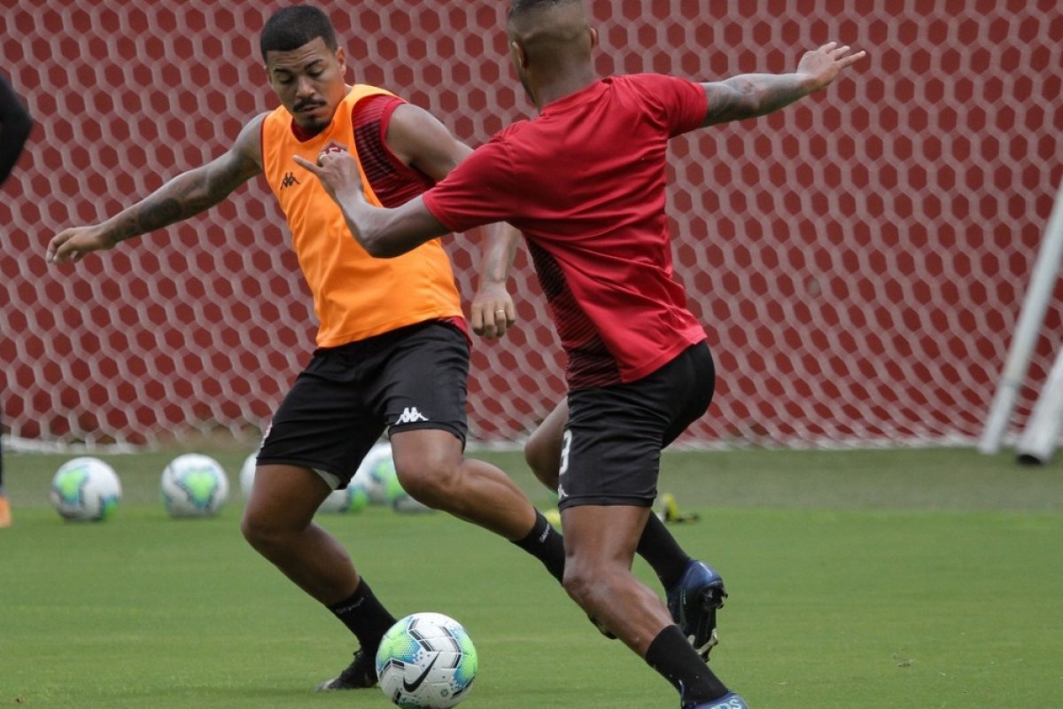 Vitória tenta espantar 'fantasma do mata-mata' diante do Ceará na Copa do Brasil 