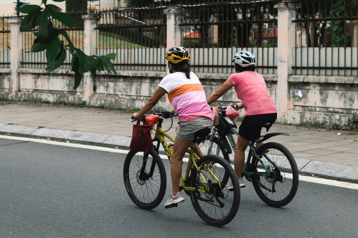 Comissão aprova projeto de lei que amplia proteção de ciclistas no trânsito