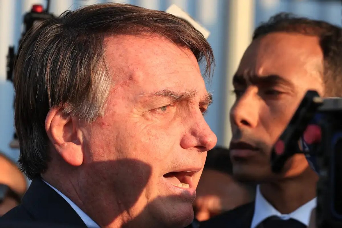 Bolsonaro entra com revisão criminal no STF para anular condenação