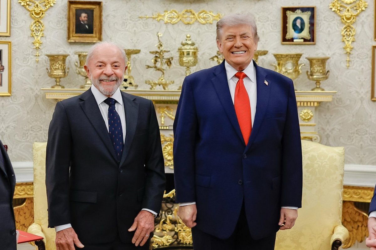 Lula diz que pretendia entregar foto de Trump com ex-presidente do Corinthians, mas esqueceu