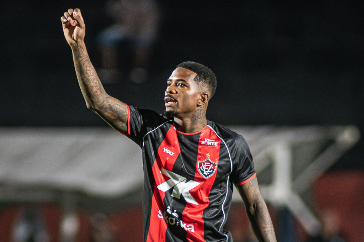 Sem Cacá, Vitória amplia lista de desfalques para duelo contra o Fluminense