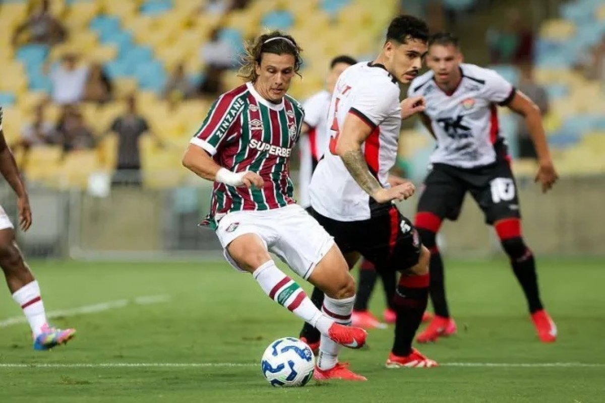 Para se manter na primeira parte da tabela, Vitória encara Fluminense no Rio