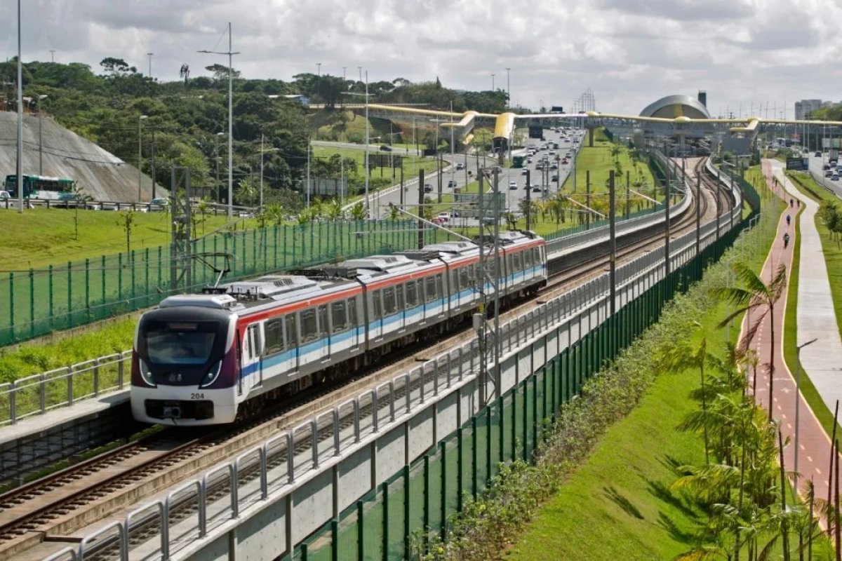 Falha na Linha 2 provoca atrasos e lotação no metrô de Salvador neste sábado (9)