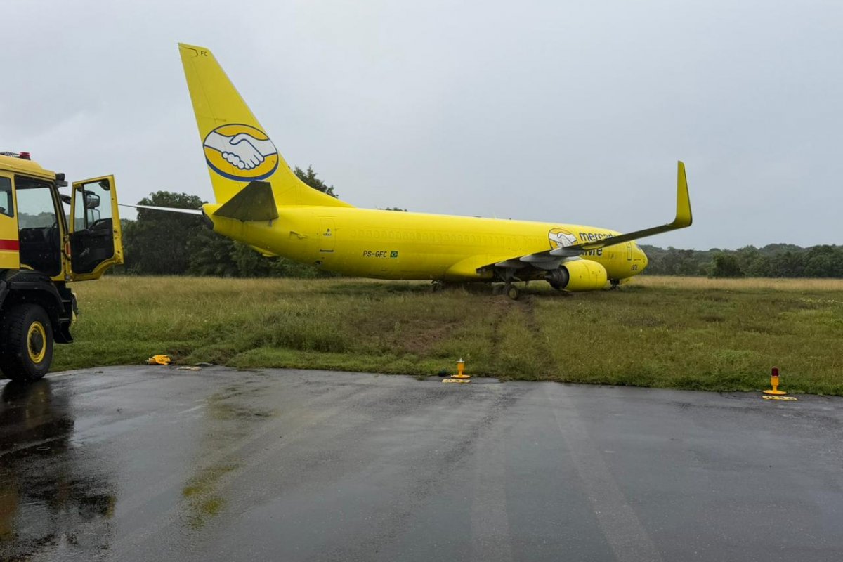 Avião cargueiro da Gol sai da pista após pousar no aeroporto de Salvador; FOTOS