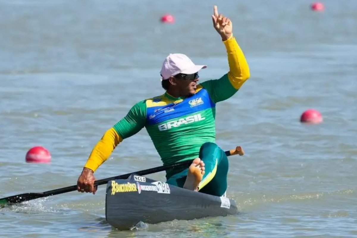 Isaquias Queiroz conquista medalha de prata na Copa do Mundo de canoagem