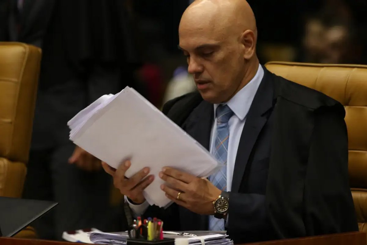 Moraes mantém suspensão da Lei da Dosimetria em resposta a pedido de 'Débora do batom'