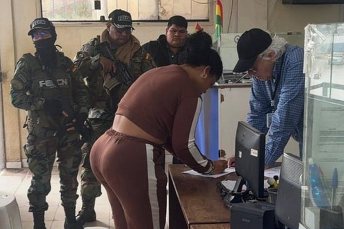 Forças Policiais da Bahia e da Bolívia concluem extradição de líder de facção e esposa