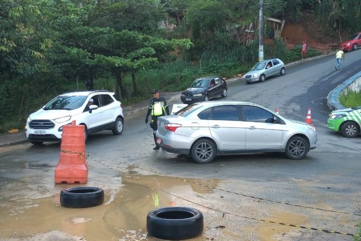 Ladeira em Cajazeiras é parcialmente interditada por causa de obras nesta quinta (12)