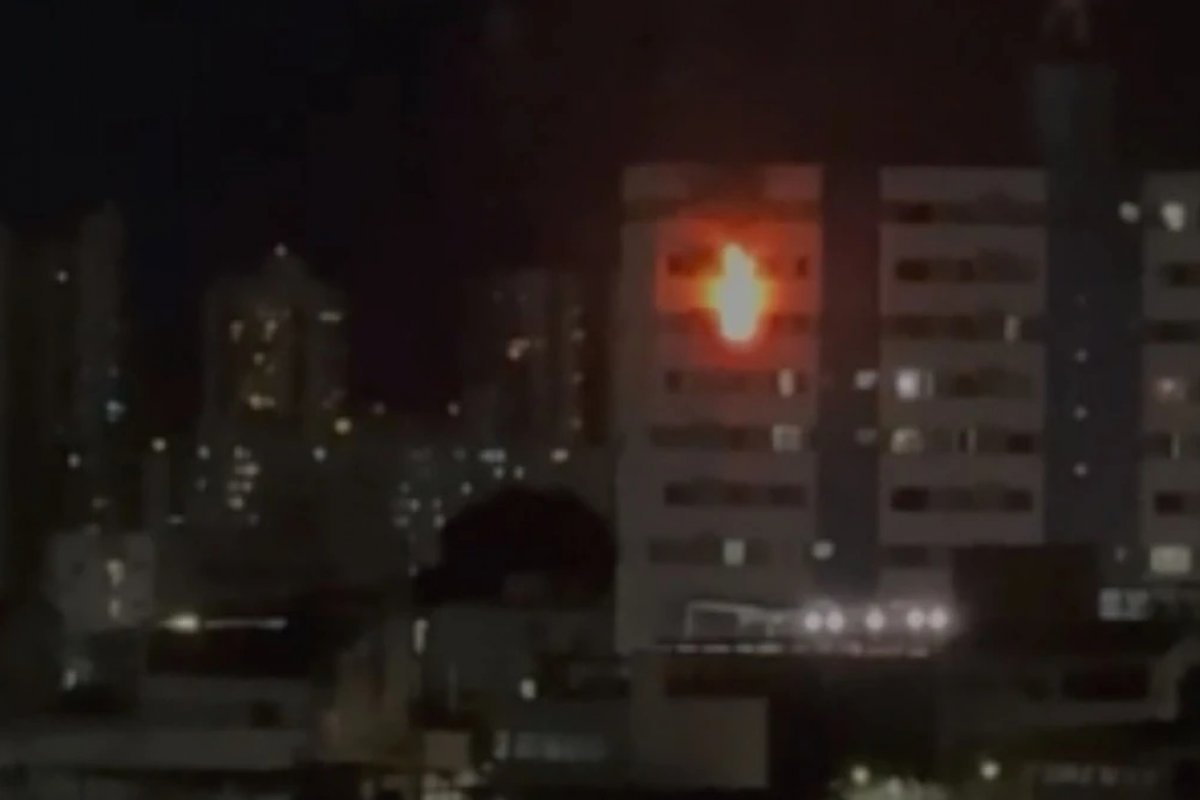 Vídeo: Incêndio atinge apartamento em bairro de Salvador