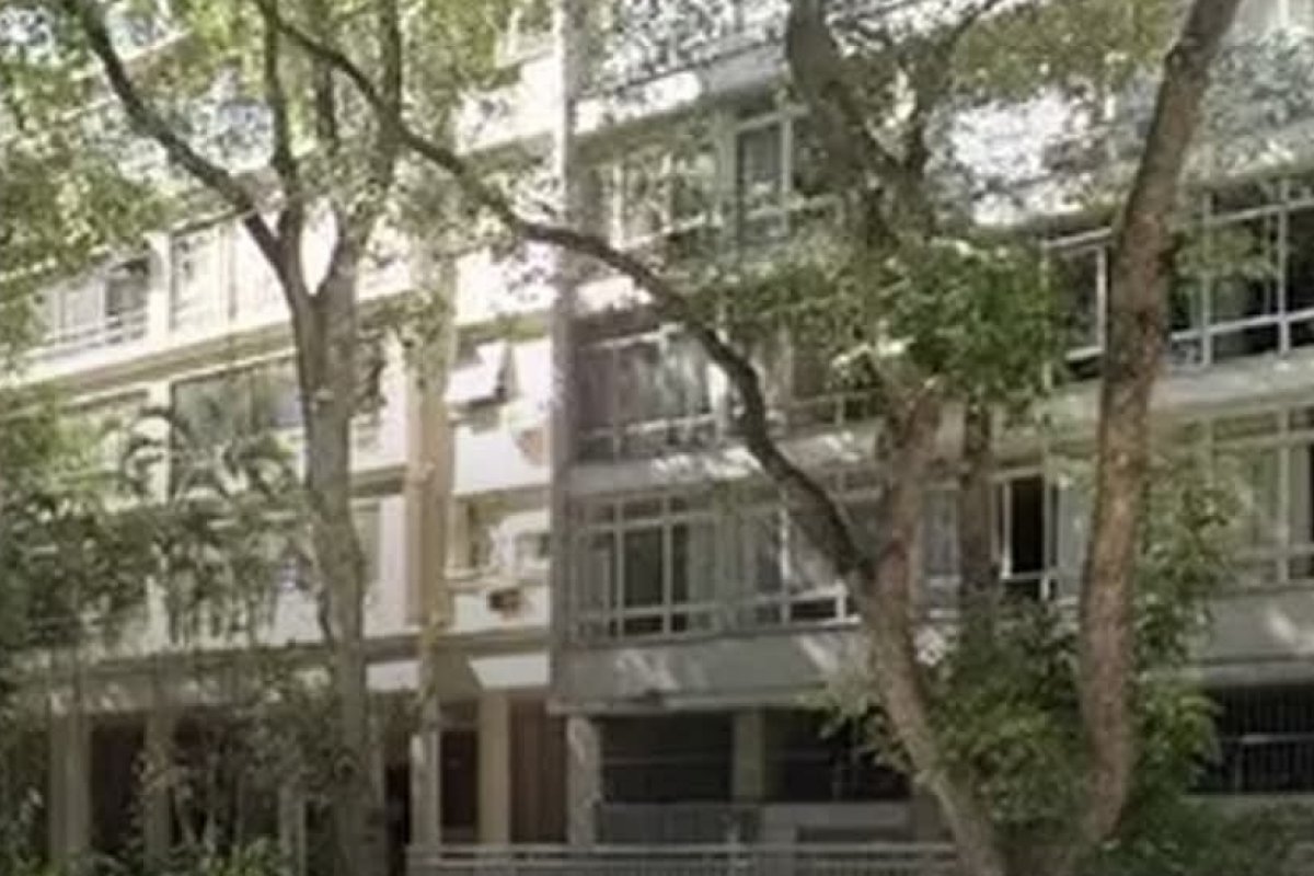 Regimento interno de condomínio determina que “serviçais” não entrem pela entrada principal e que não usem o elevador social!