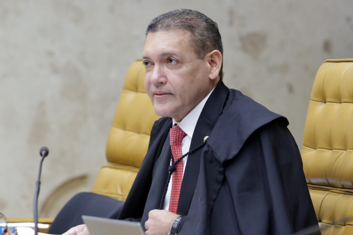 Nunes Marques convida ex-presidentes presos para cerimônia de posse no TSE