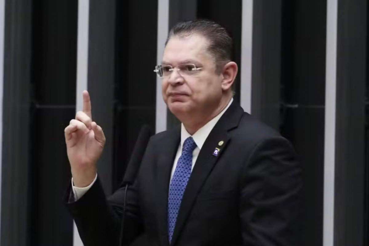 PL protocola nova PEC da Anistia após Moraes suspender Lei da Dosimetria