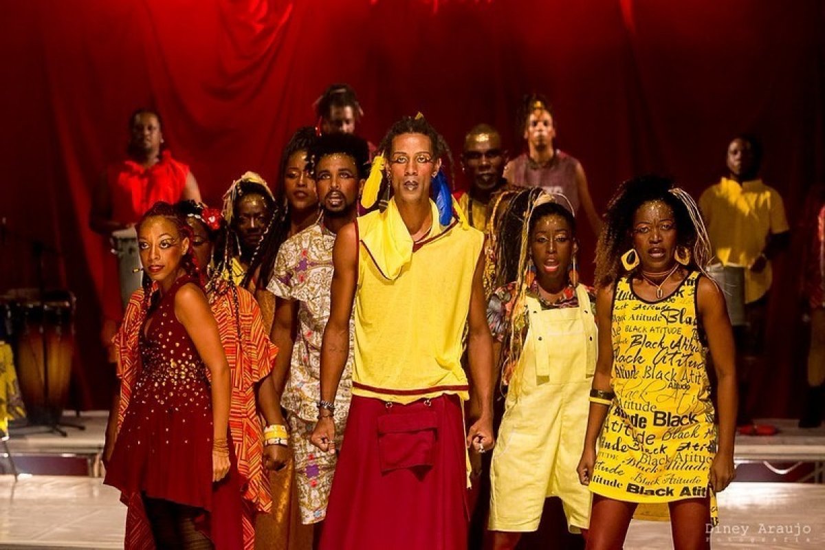 Bando de Teatro Olodum chega a final do Prêmio Sim à Igualdade Racial 2026