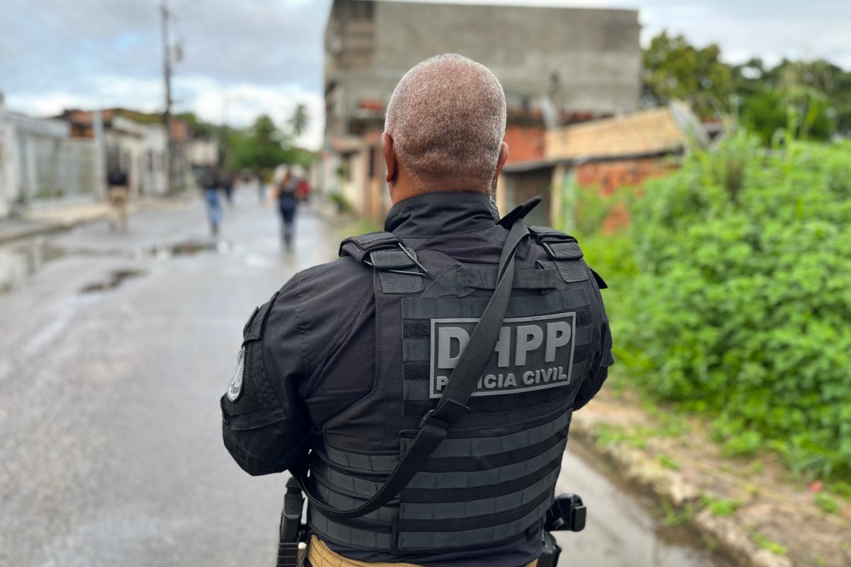 Homem investigado por feminicídio é preso no IAPI, em Salvador