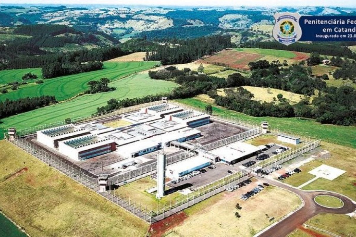 Assassinato de policiais e militares prevê reclusão em presídios federais de segurança máxima