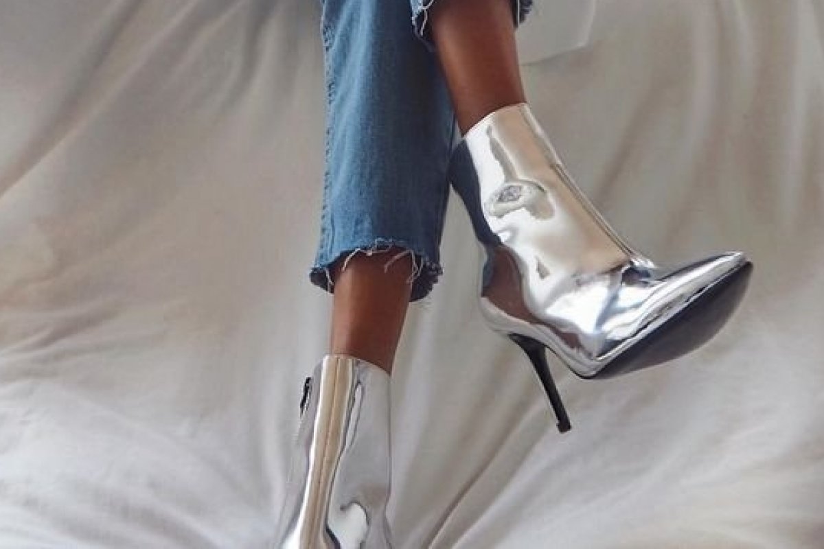 As botas metalizadas são uma ótima aposta para o inverno
