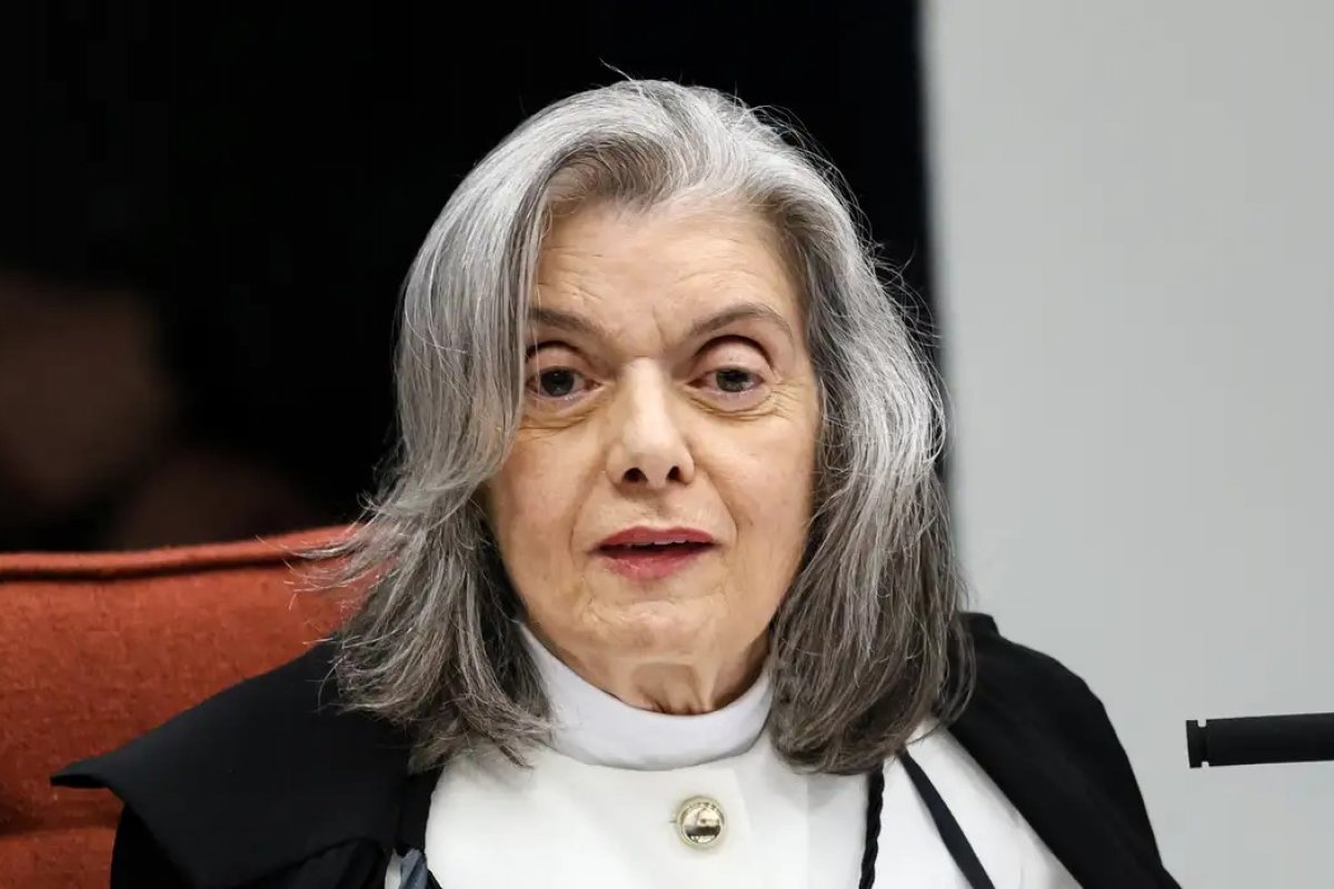 Cármen Lúcia deve deixar TSE após posse de Nunes Marques