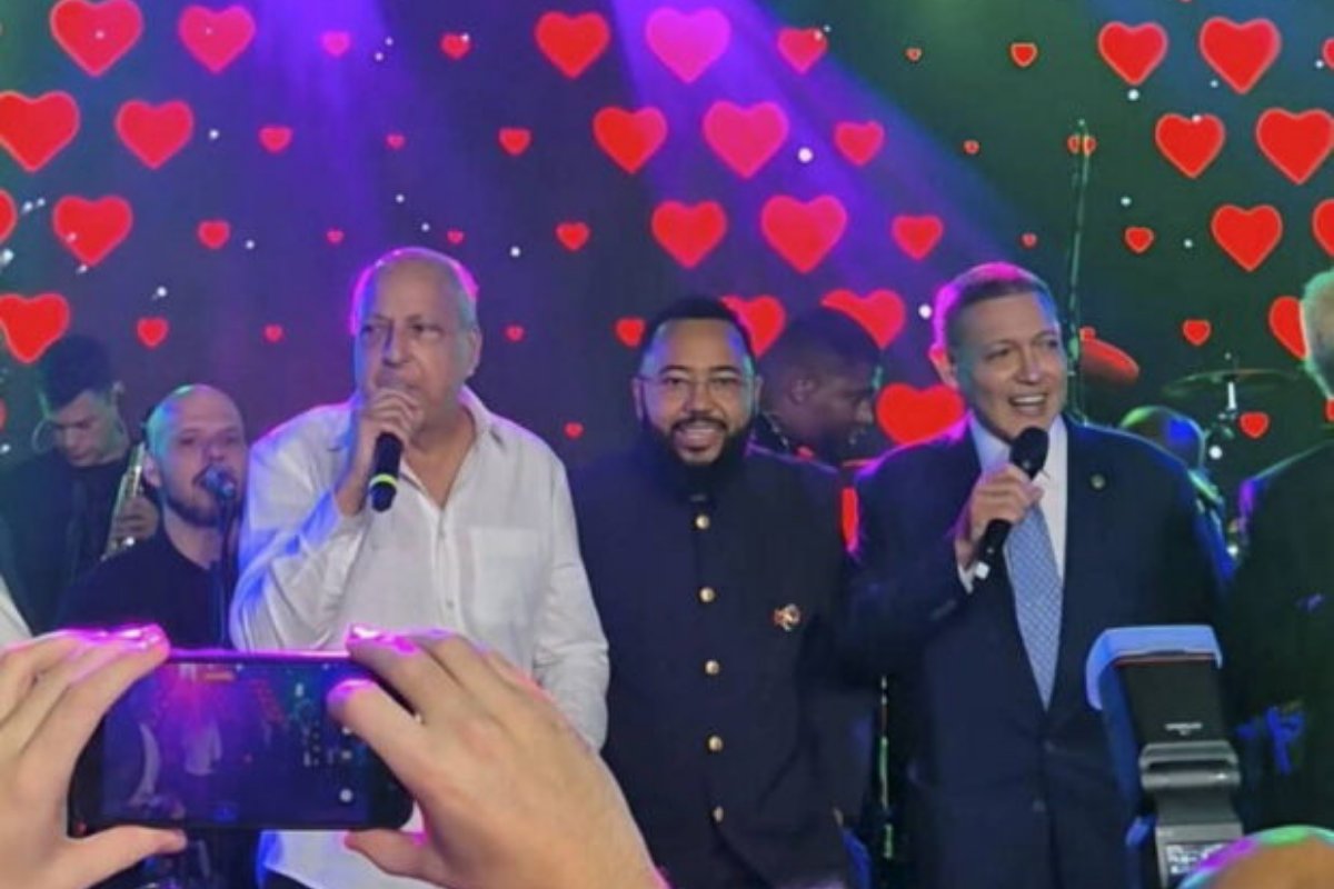 Vídeo: Kassio canta samba em festa de posse, e maioria do STF não comparece