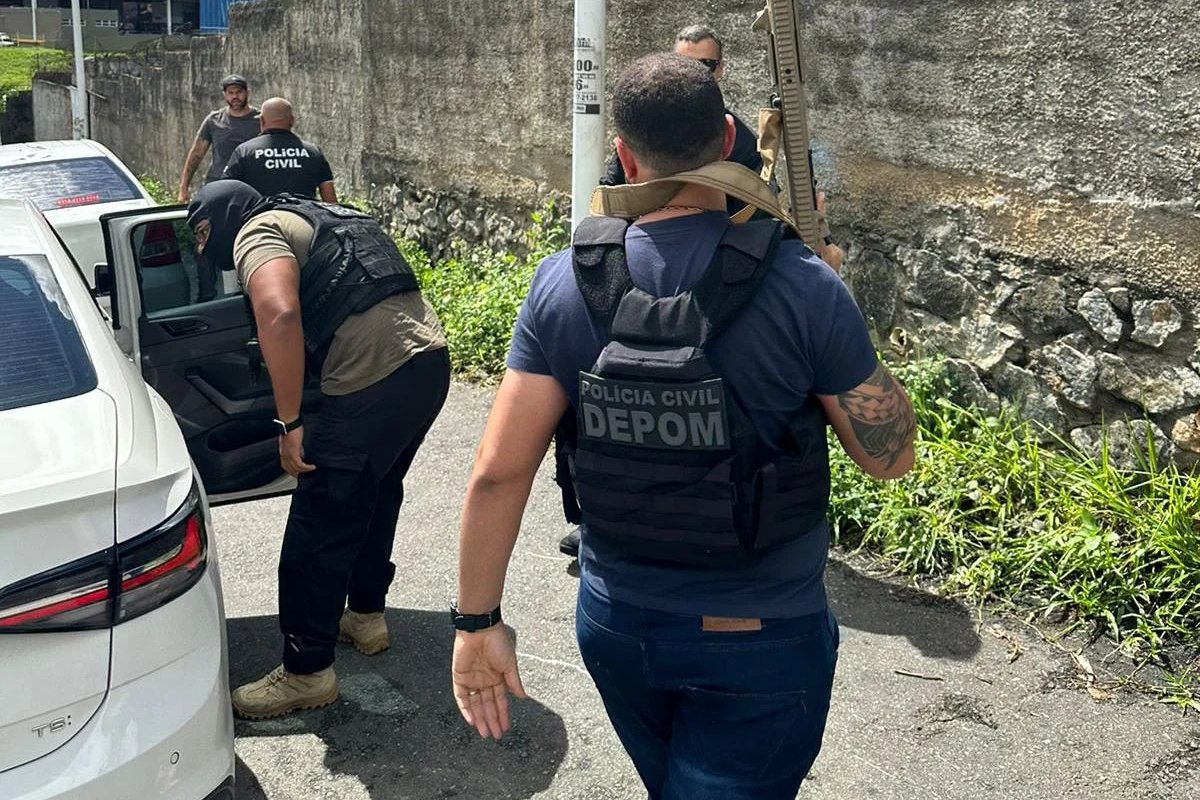 Quarteto é preso por aplicar golpes financeiros em idosos após oferecer ajuda em caixas eletrônicos na Bahia
