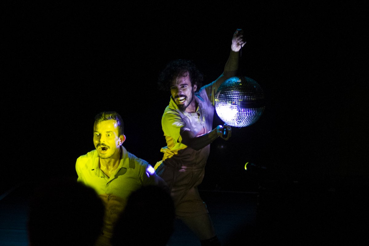 Improviso, humor e poesia marcam curta temporada de “Dança Boba” na CAIXA Cultural Salvador!