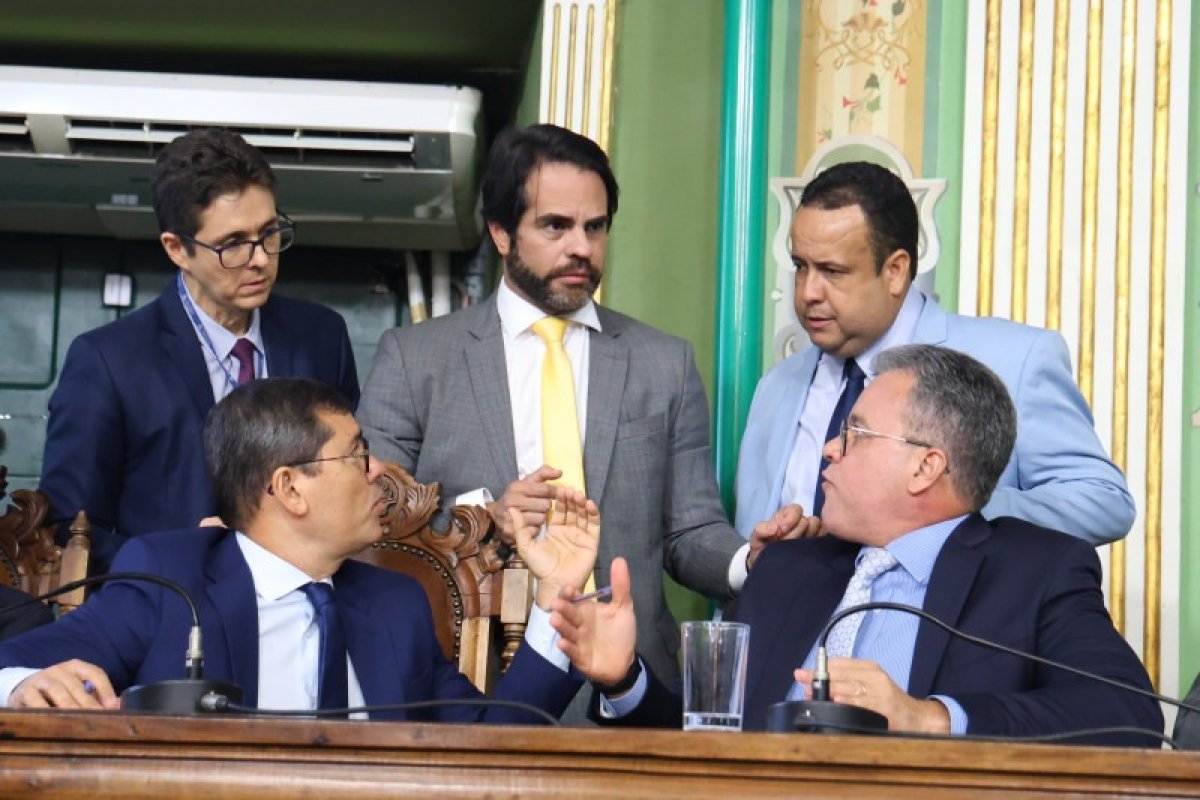 Câmara de Salvador aprova "pacotão" de projetos, mas adia votação sobre cobrança em estacionamentos